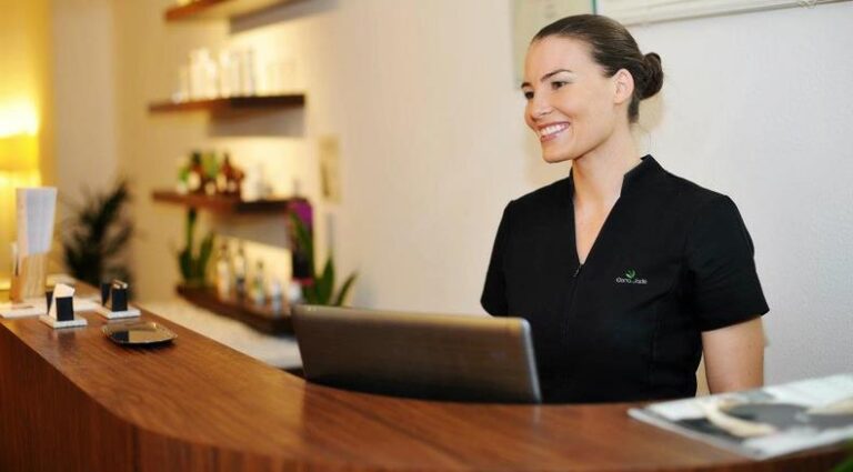 salon receptionist job in dubai